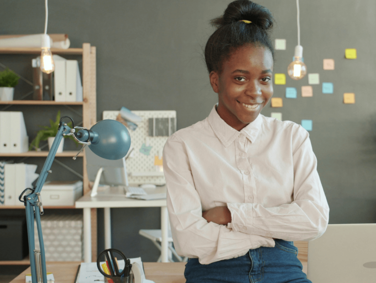 Recruteur ravi d'avoir trouvé de nouvelles méthodes pour sourcer des candidats